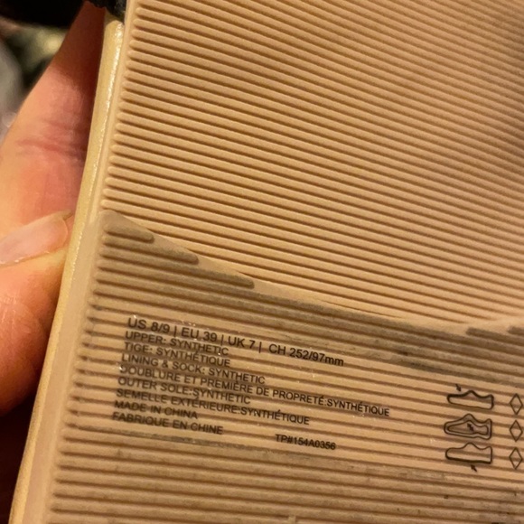 A&f slides size 8-9 medium - Picture 5 of 7